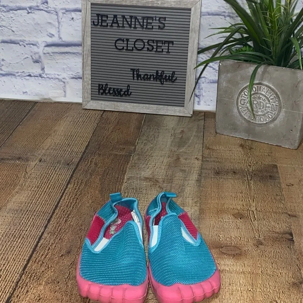 💜 Newtz Girls' Youth Water Shoes Size 13/1
